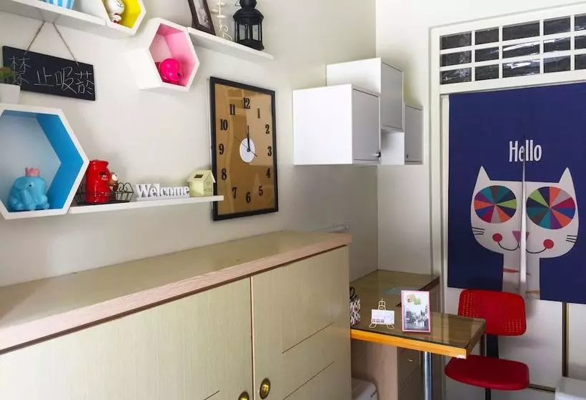 پانسیون Fengjia In House Hostel