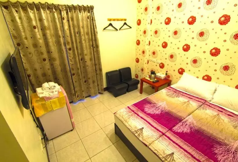 پانسیون Fengjia In House Hostel