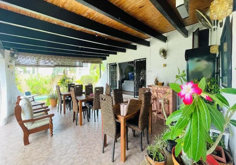پانسیون Villa Caballero Luxury Chalets