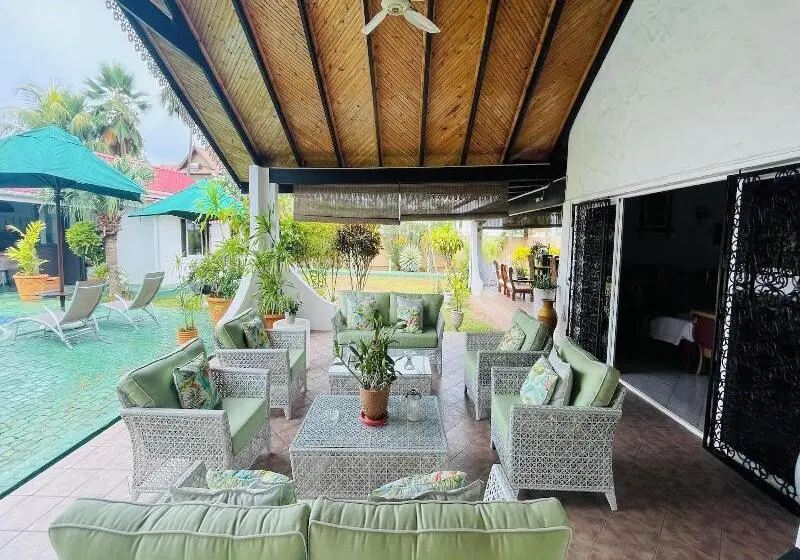 پانسیون Villa Caballero Luxury Chalets
