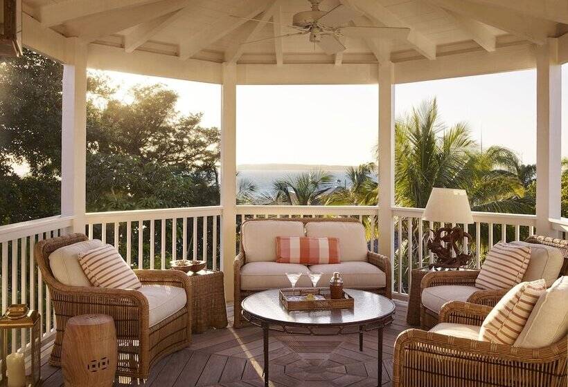 هتل Eleven Bahama House