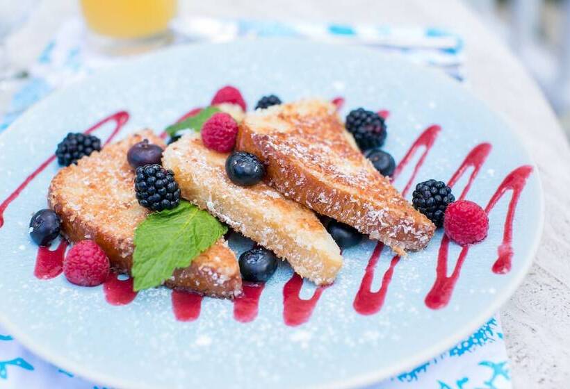 هتل Eleven Bahama House