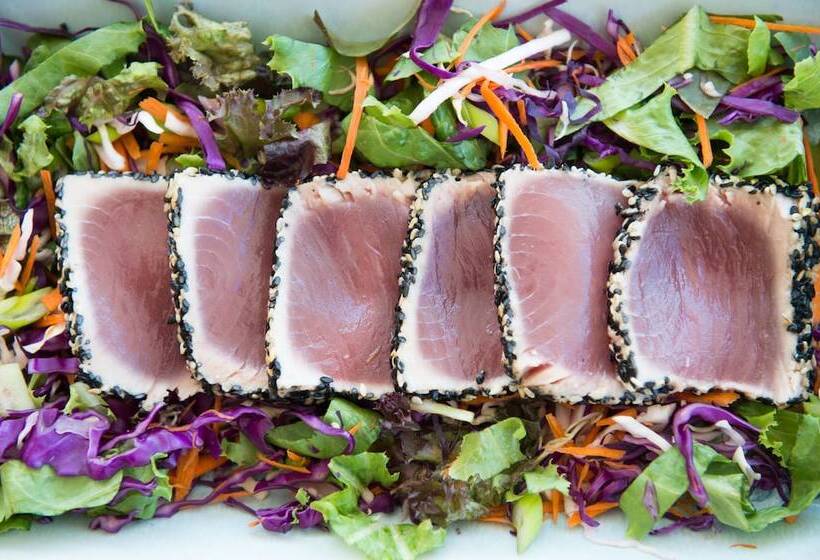 هتل Eleven Bahama House