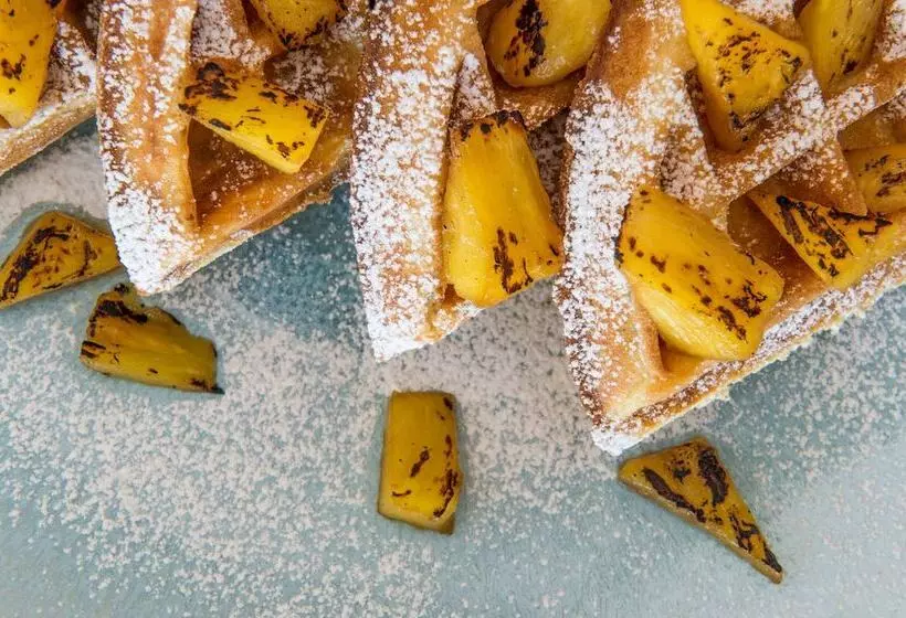 Hotel Eleven Bahama House