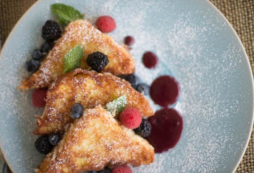 هتل Eleven Bahama House