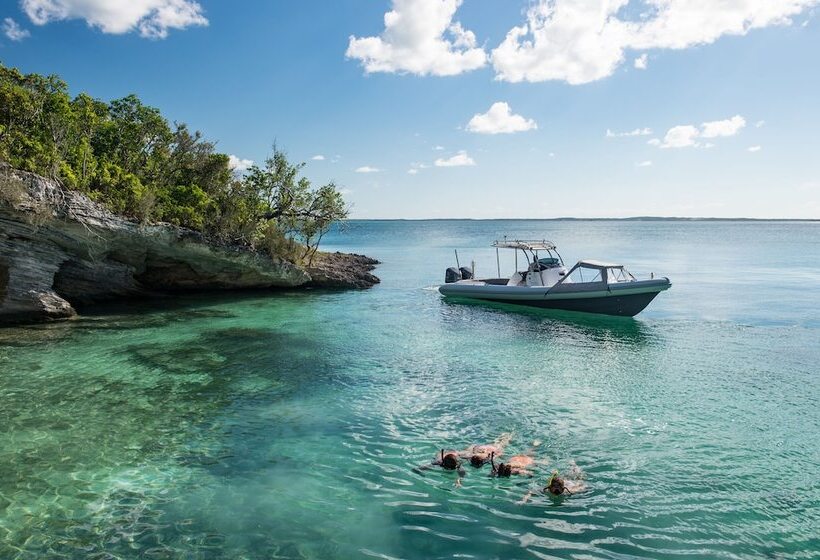 هتل Eleven Bahama House