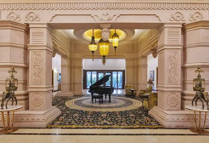 Hotelli Mayfair Lake Resort