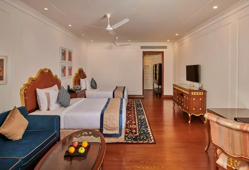Hotelli Mayfair Lake Resort