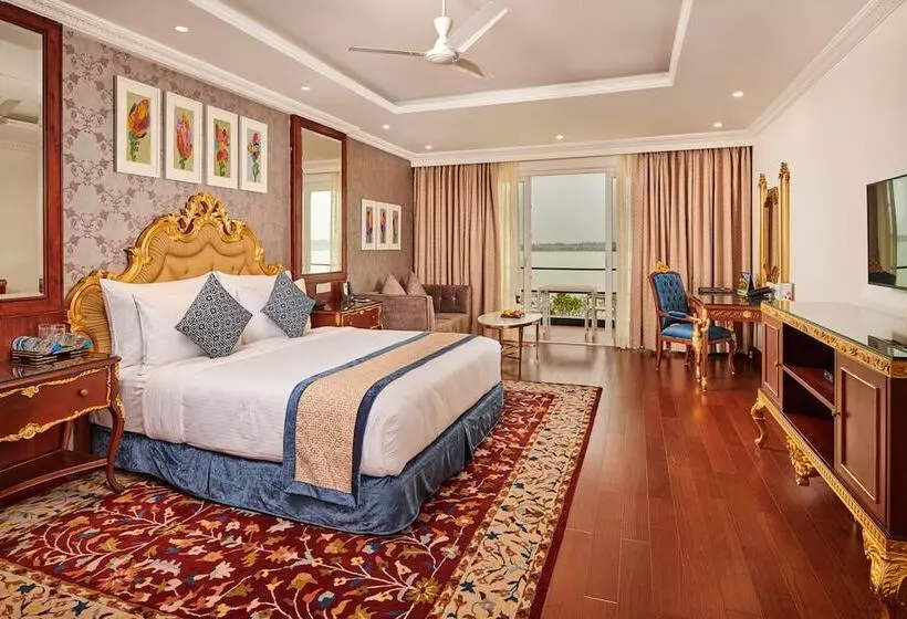 Hotelli Mayfair Lake Resort