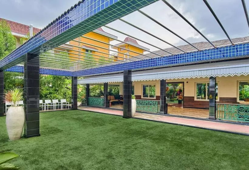 Hotelli Mayfair Lake Resort