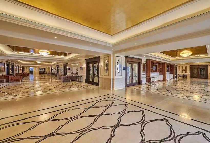 Hotelli Mayfair Lake Resort