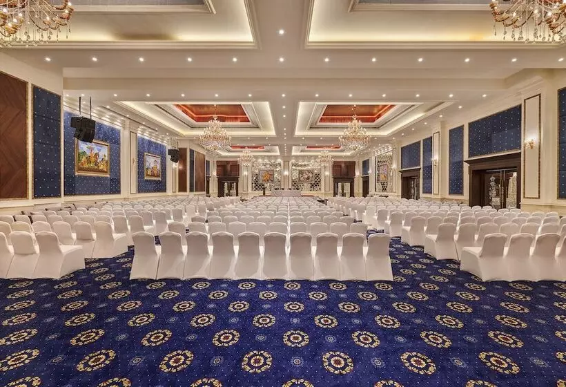 Hotelli Mayfair Lake Resort