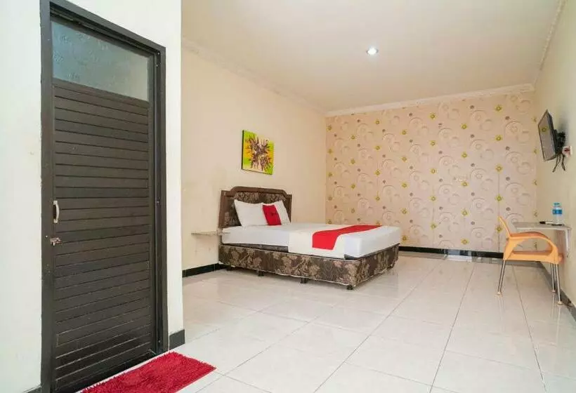 Hotelli Reddoorz At Jalan Bukit Keminting