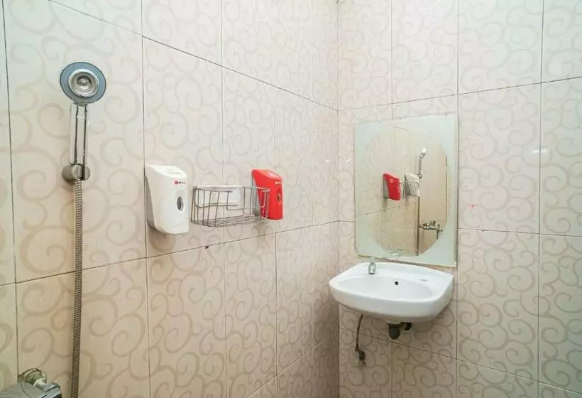 Hotelli Reddoorz At Jalan Bukit Keminting