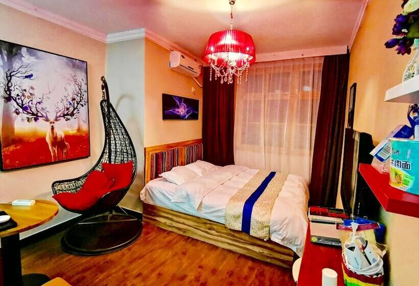 פונדק Fenghuang Little Bear Family Guest House