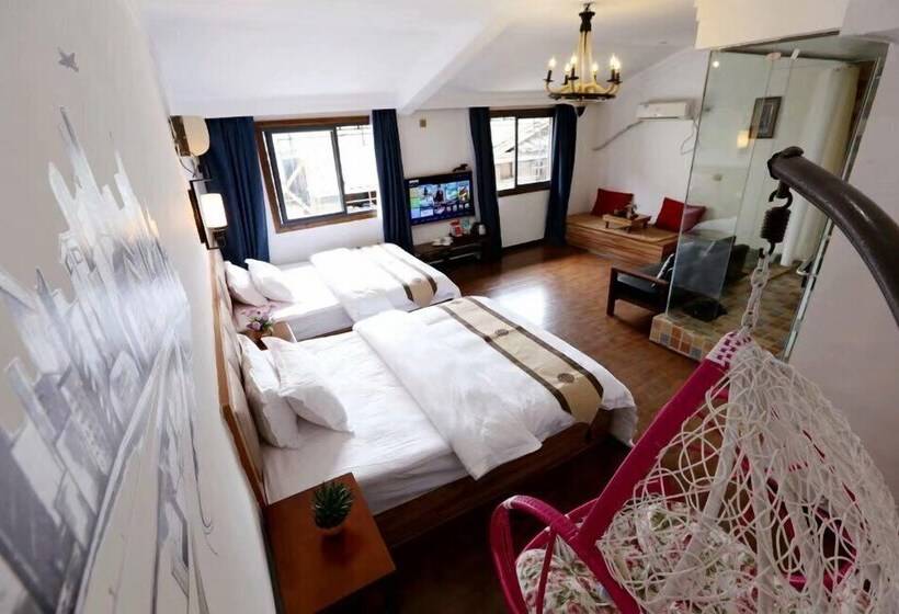 פונדק Fenghuang Little Bear Family Guest House