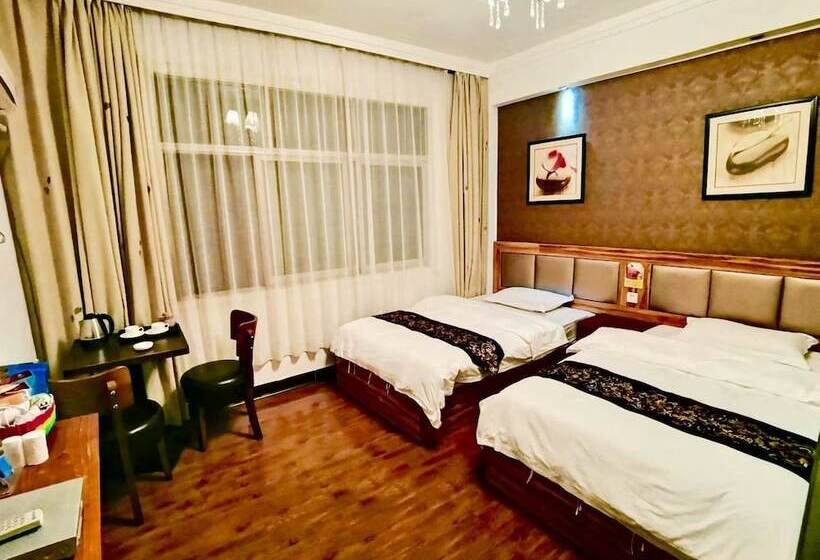 פונדק Fenghuang Little Bear Family Guest House