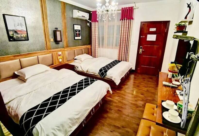 פונדק Fenghuang Little Bear Family Guest House