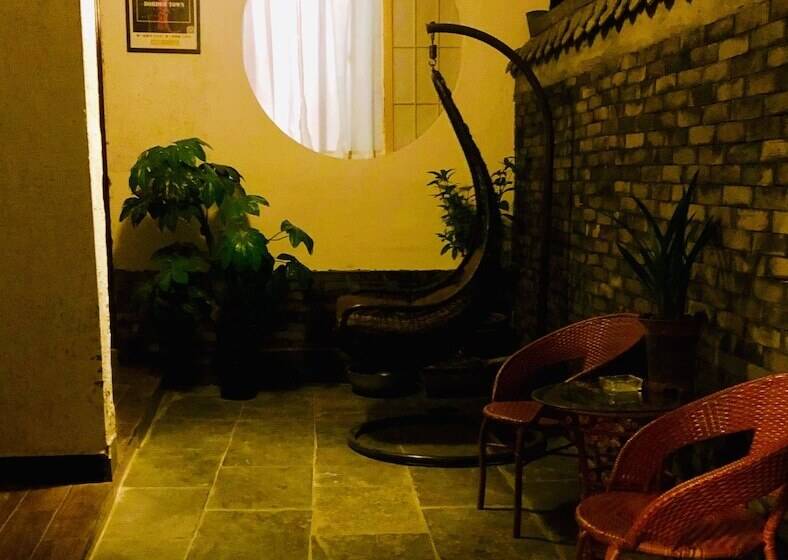 פונדק Fenghuang Little Bear Family Guest House