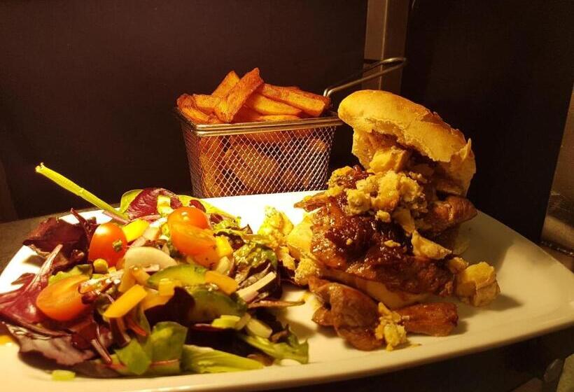 Хостел The Harbour Moon