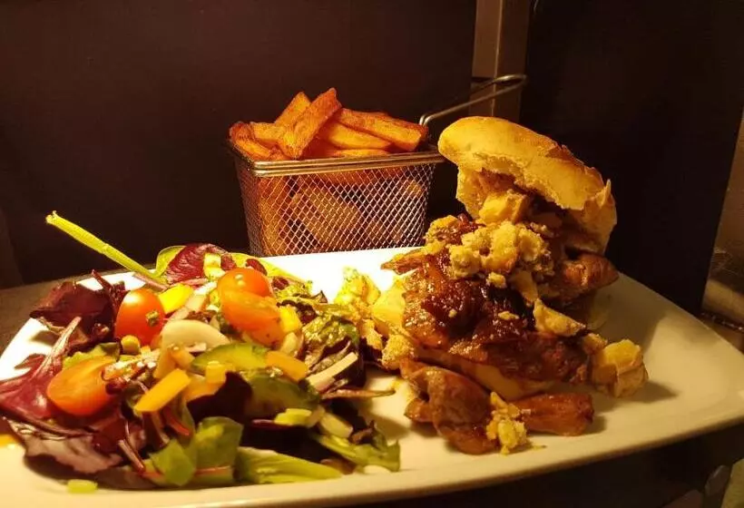 Hostal The Harbour Moon