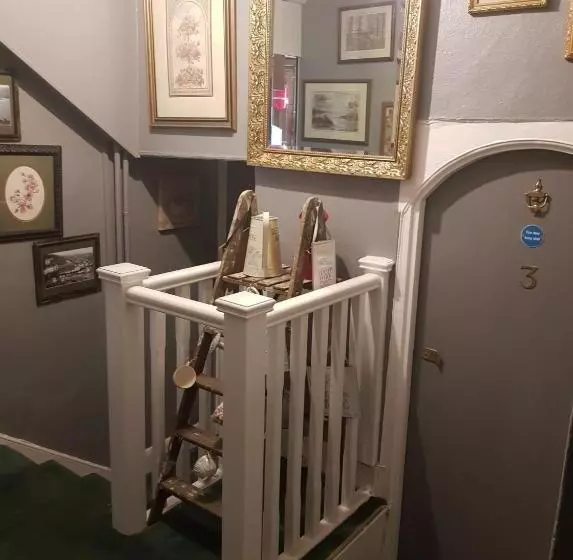 Hostal The Harbour Moon