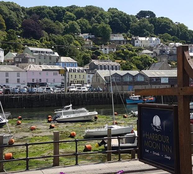 Хостел The Harbour Moon