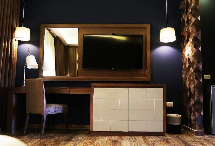 Byoot Bay Hotel & Resort