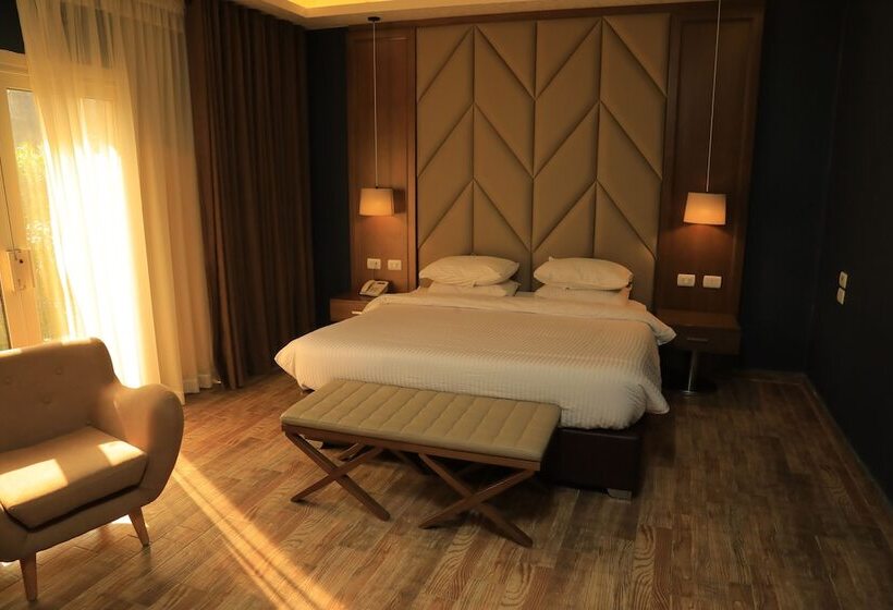 Byoot Bay Hotel & Resort