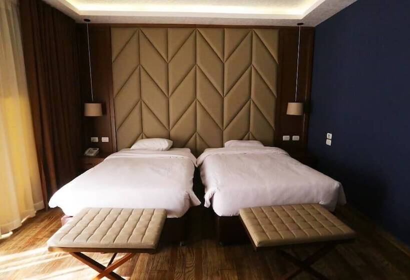 Byoot Bay Hotel & Resort