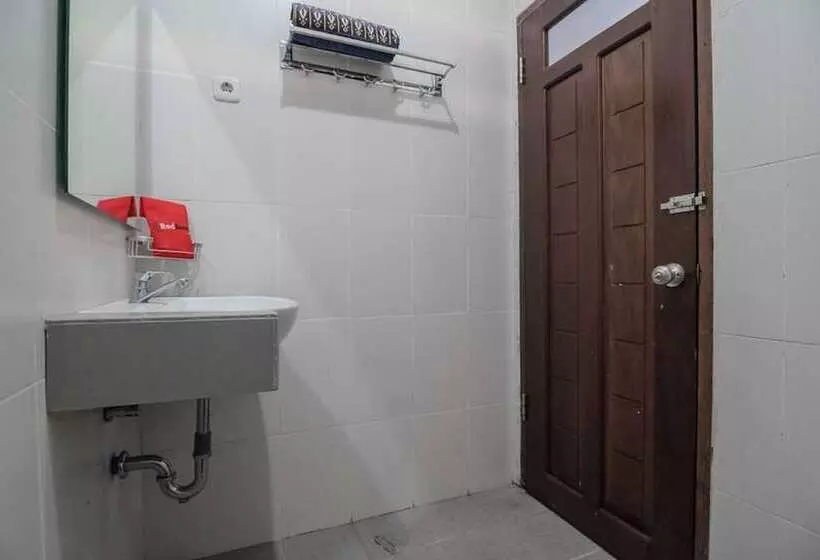 Majatalo Reddoorz Syariah Near Sepinggan Airport Balikpapan
