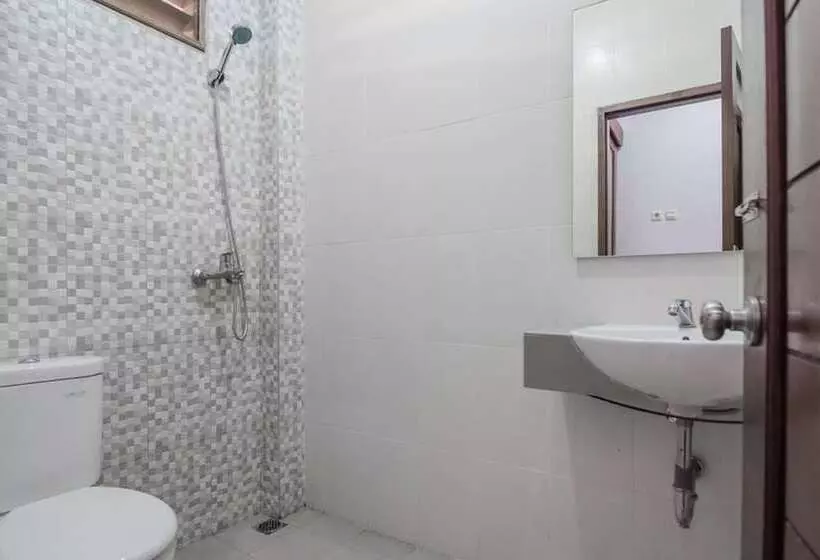 Majatalo Reddoorz Syariah Near Sepinggan Airport Balikpapan