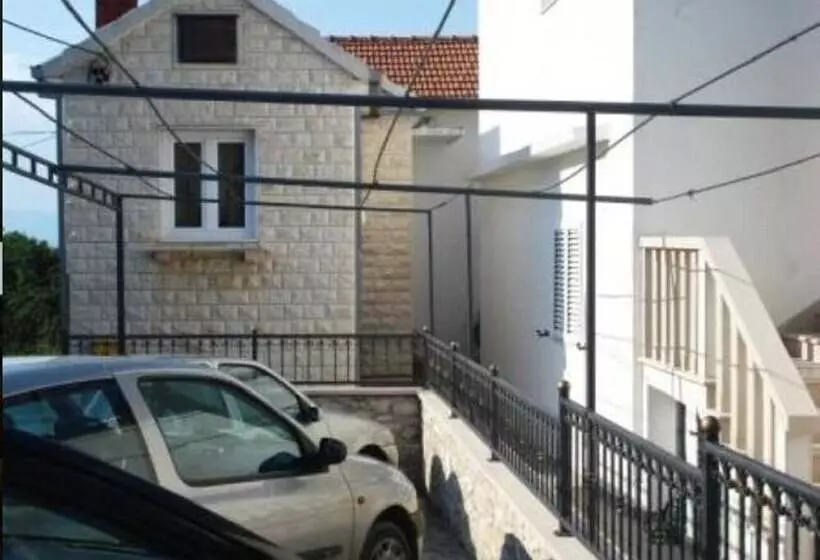 Apartments Adel   70 M From Beach