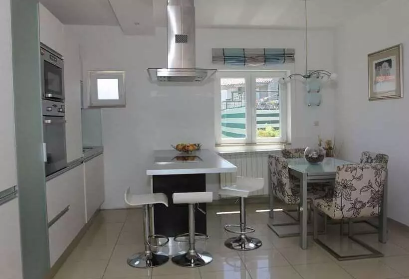 Apartments Adel   70 M From Beach