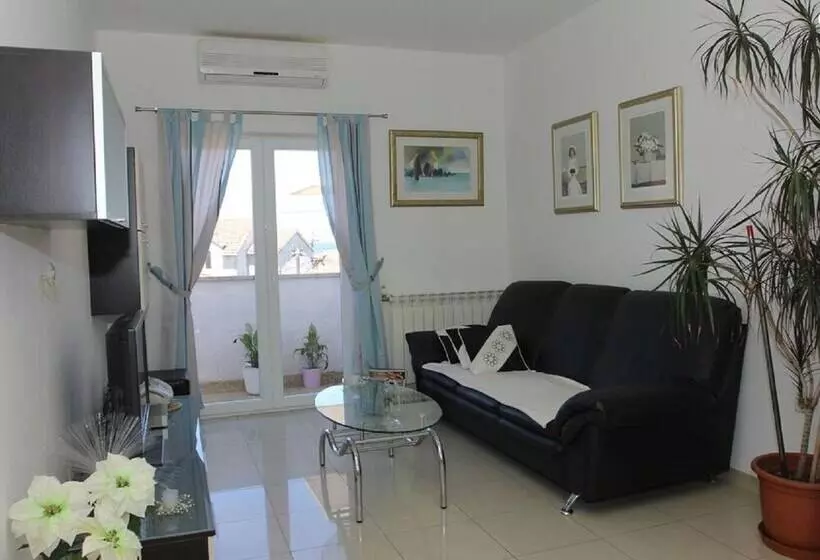 Apartments Adel   70 M From Beach