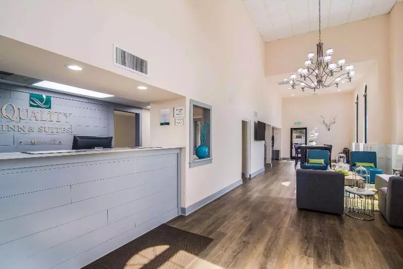 ホテル Quality Inn & Suites