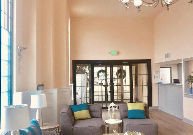 Отель Quality Inn & Suites