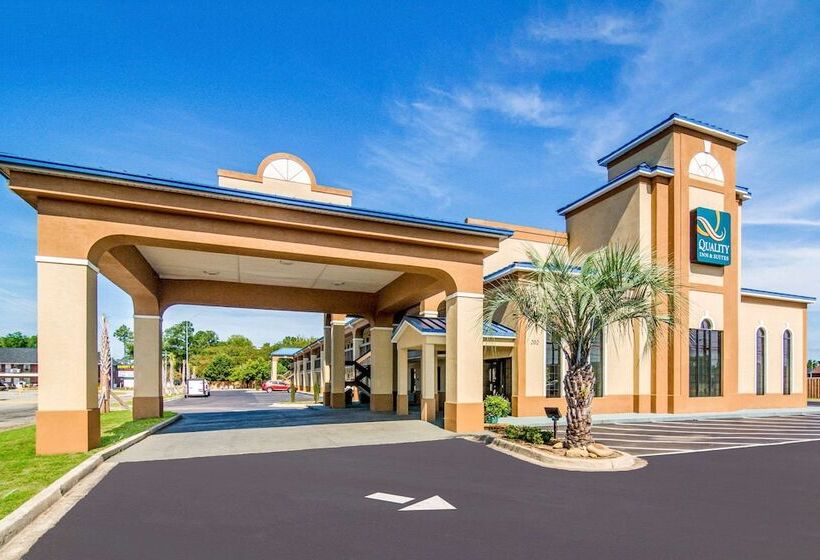 Отель Quality Inn & Suites