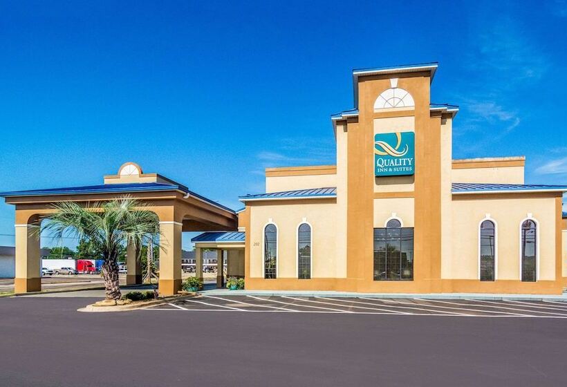 Отель Quality Inn & Suites