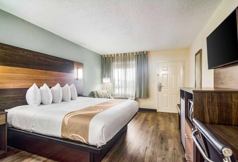 Отель Quality Inn & Suites