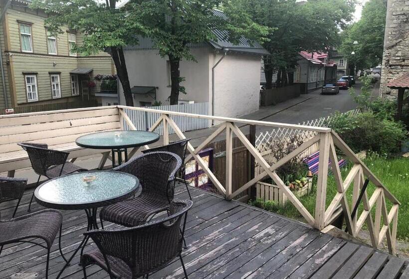 پانسیون Villa Kadriorg Hostel