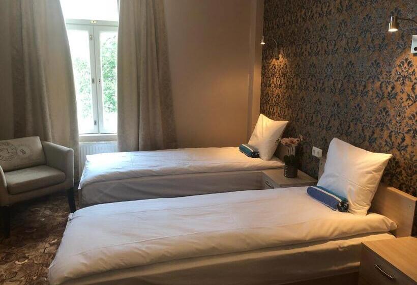 پانسیون Villa Kadriorg Hostel