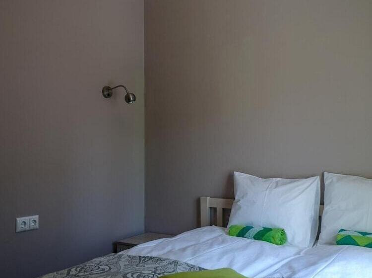 پانسیون Villa Kadriorg Hostel