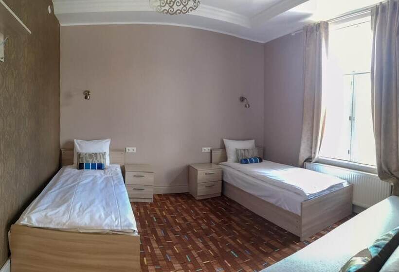 پانسیون Villa Kadriorg Hostel