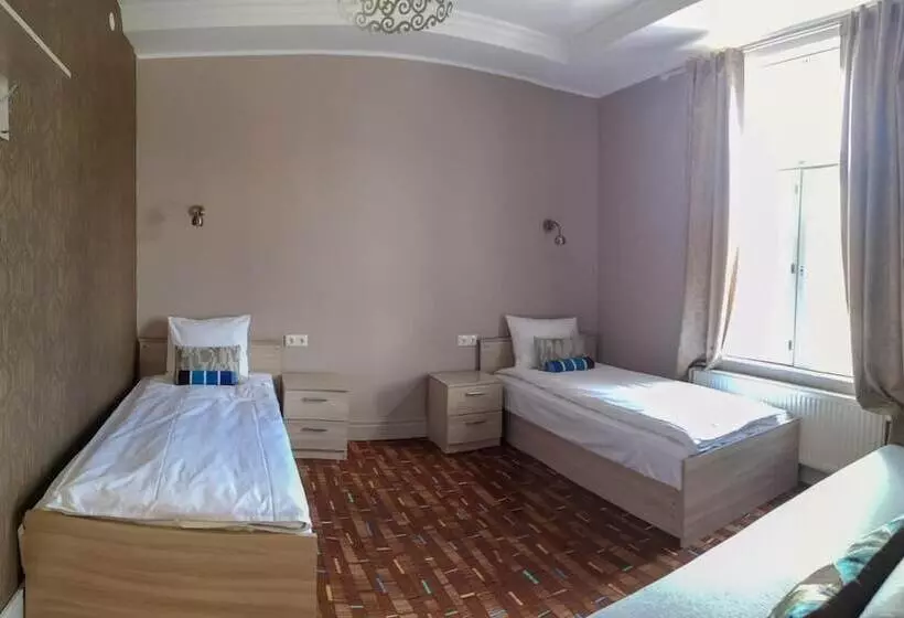 پانسیون Villa Kadriorg Hostel