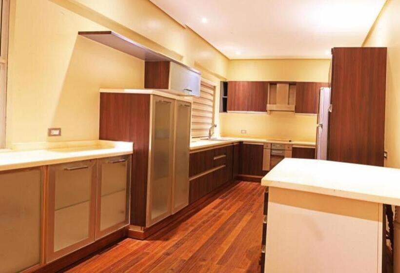 تختخواب و صبحانه The Oriental Luxury Suites Tagaytay