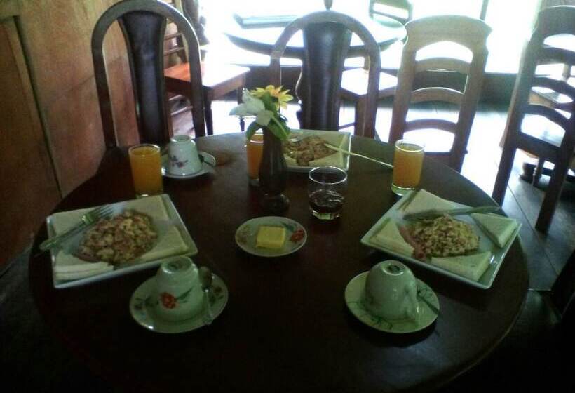 هتل Amazon Canopy Expeditions Ecolodge