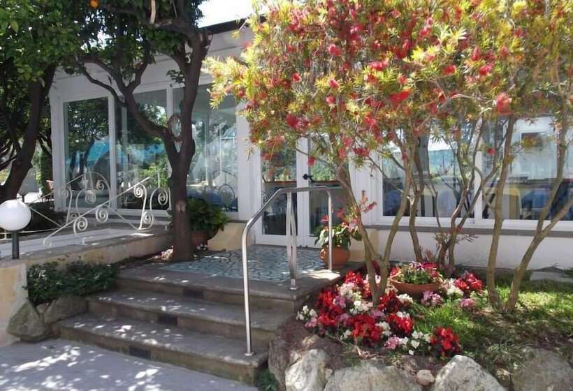 Отель Villa Tre Sorelle