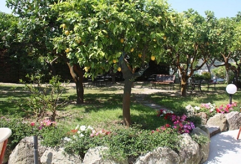 Отель Villa Tre Sorelle