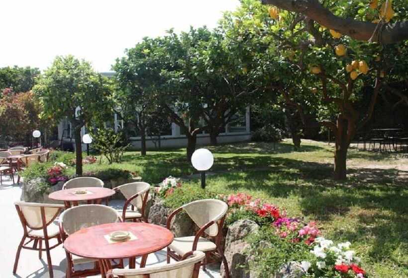 Отель Villa Tre Sorelle